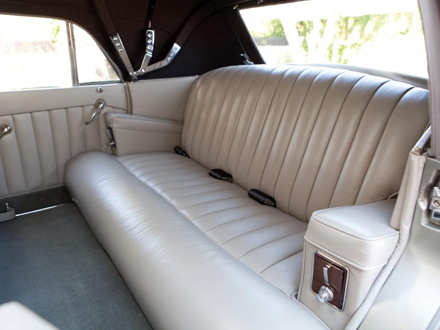  Packard 180 Super Eight Convertible Sedan by Darrin 1940 года  (фото 2 из 10)
